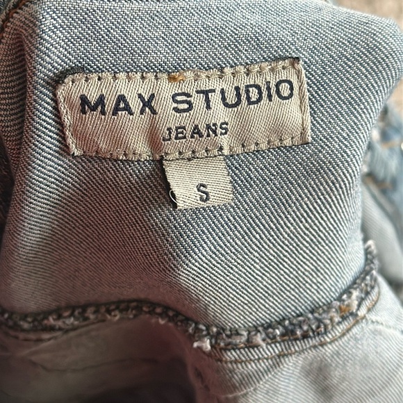 MAX STUDIO Women’s Distressed Denim Jacket with Quilted Design Size Small - Picture 4 of 9